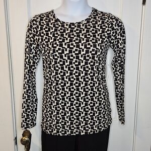 NWT Premise Studio Black & White Geometric Women's Knit Top - Size Medium